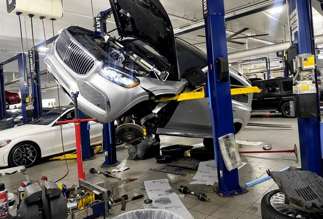 the-service-of-this-maybach-didnt-go-as-planned-v0-8fvktmh0zkeg1