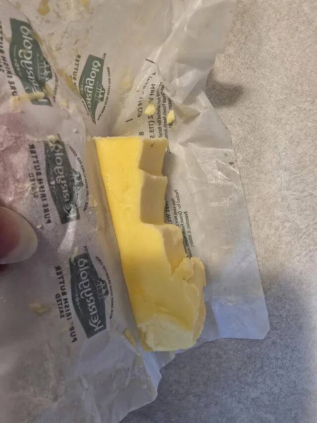 the-way-my-wife-takes-butter-from-the-stick-v0-cd0qu5bz0cjg1