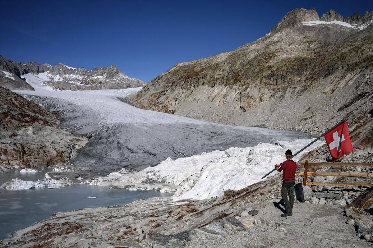 TOPSHOT-SWITZERLAND-ENVIRONMENT-CLIMATE-MOUNTAIN-GLACIER