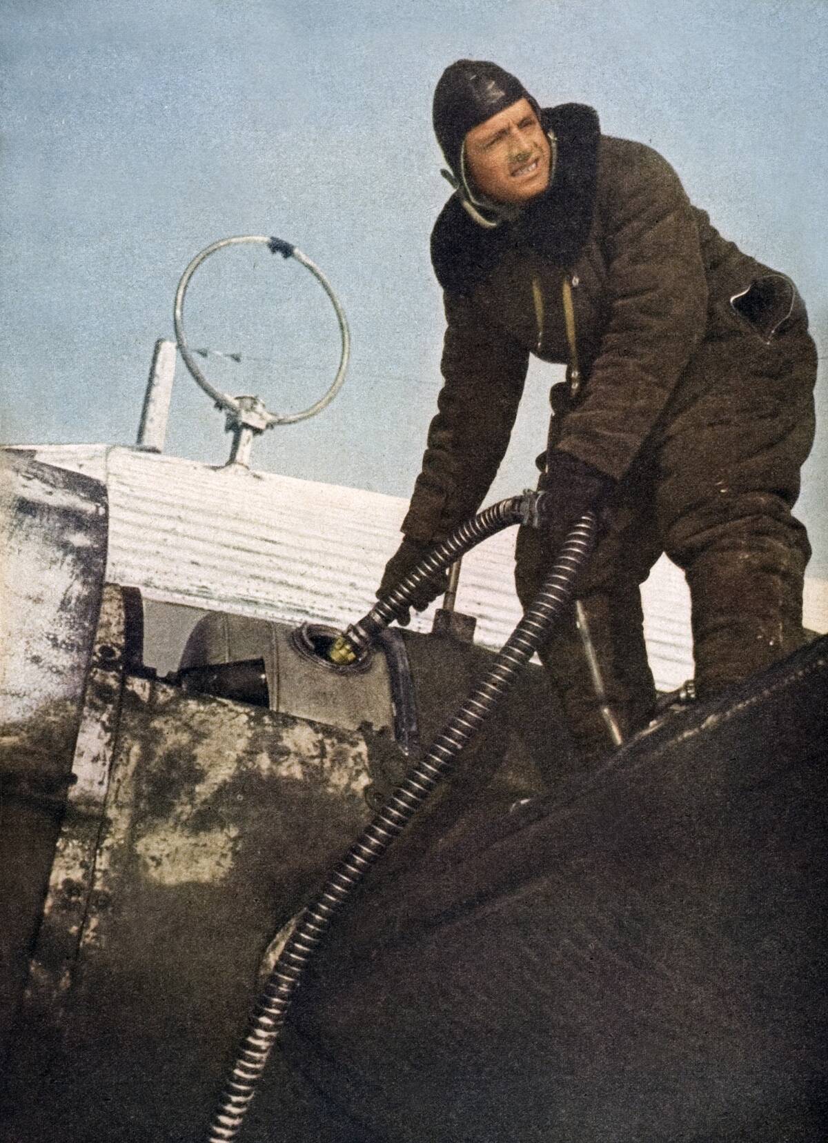 World War II Pilot refuelling a Ju 52 with white camouflage painting - 1943 - Published by: 'Signal' 3/1943 Vintage property of ullstein bild