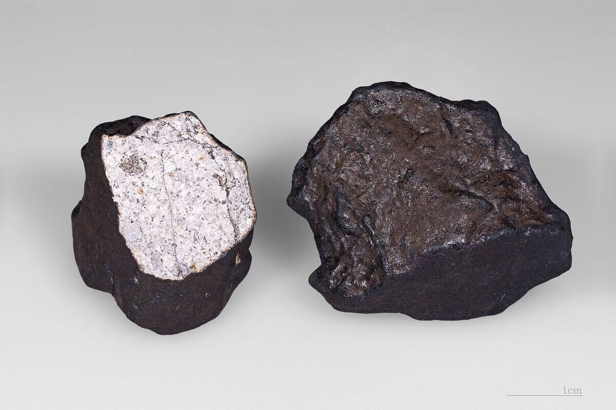 2048px-2_Cheljabinsk_meteorite_fragment