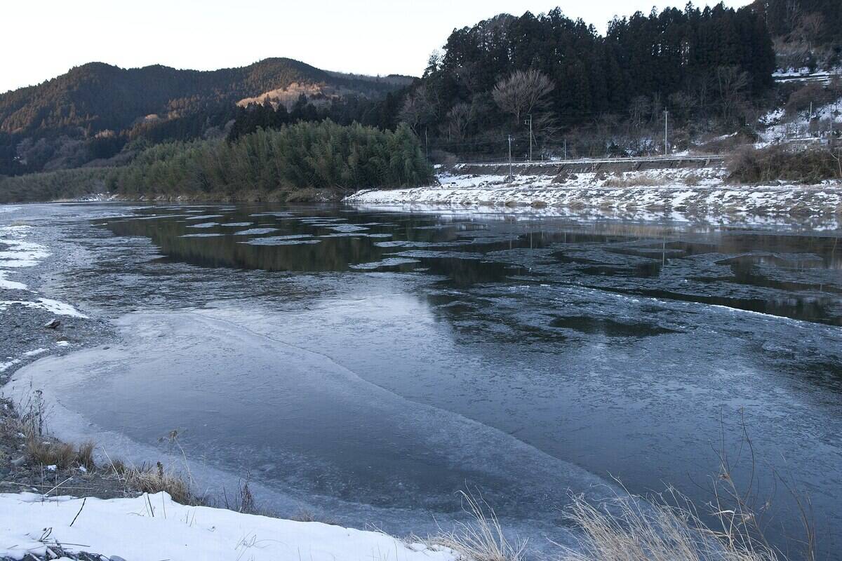2048px-Kuji_River_15
