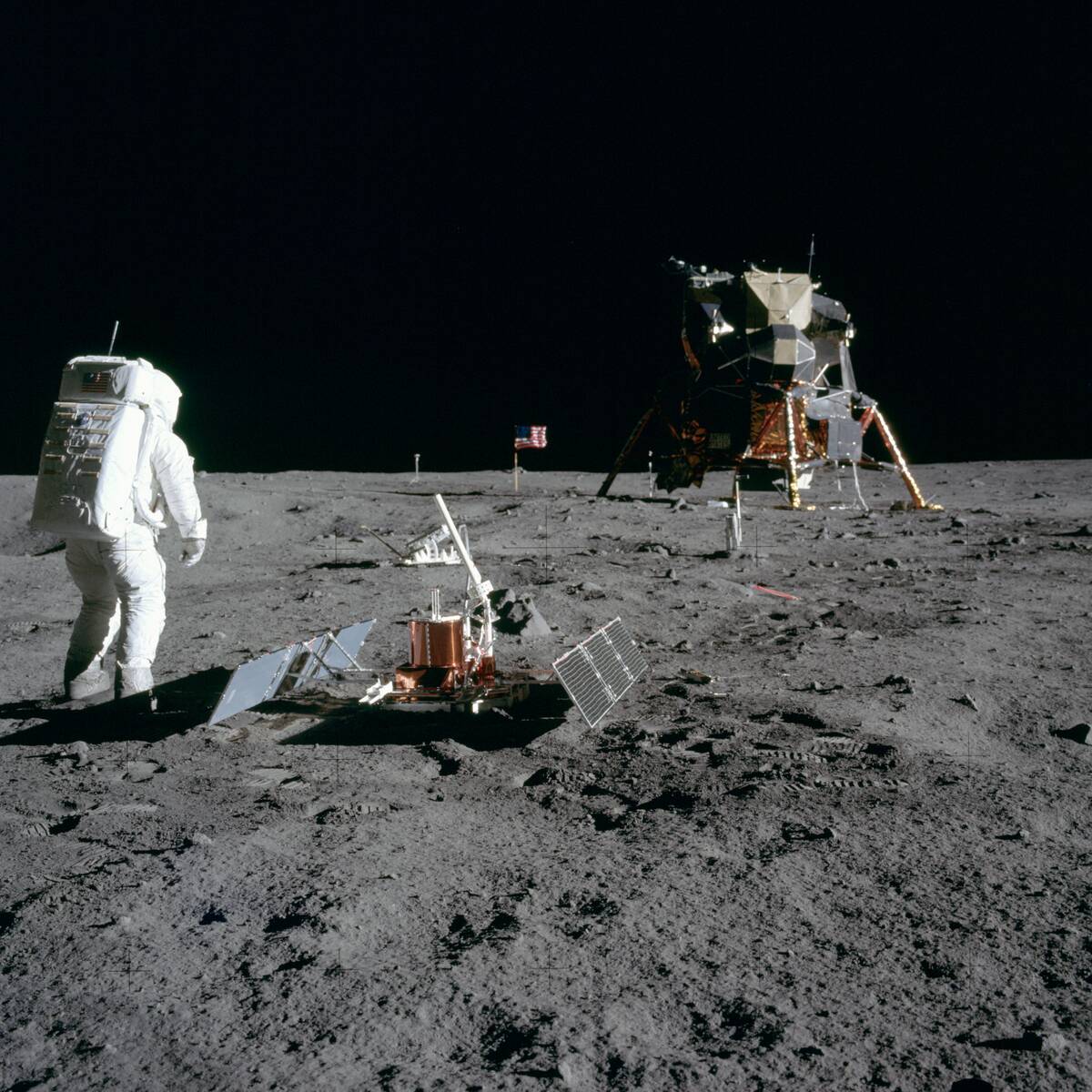 Aldrin_Looks_Back_at_Tranquility_Base_ GPN-2000-001102