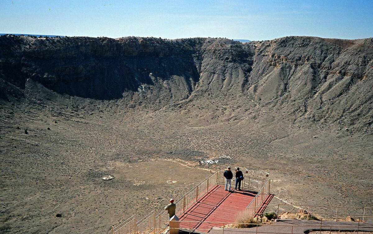Inside_Canyon_Diablo_meteor_crater_(12419204375)