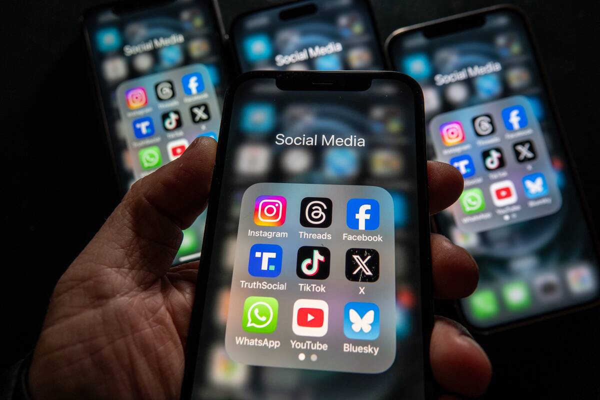 Australia Bans Social Media For Under 16s