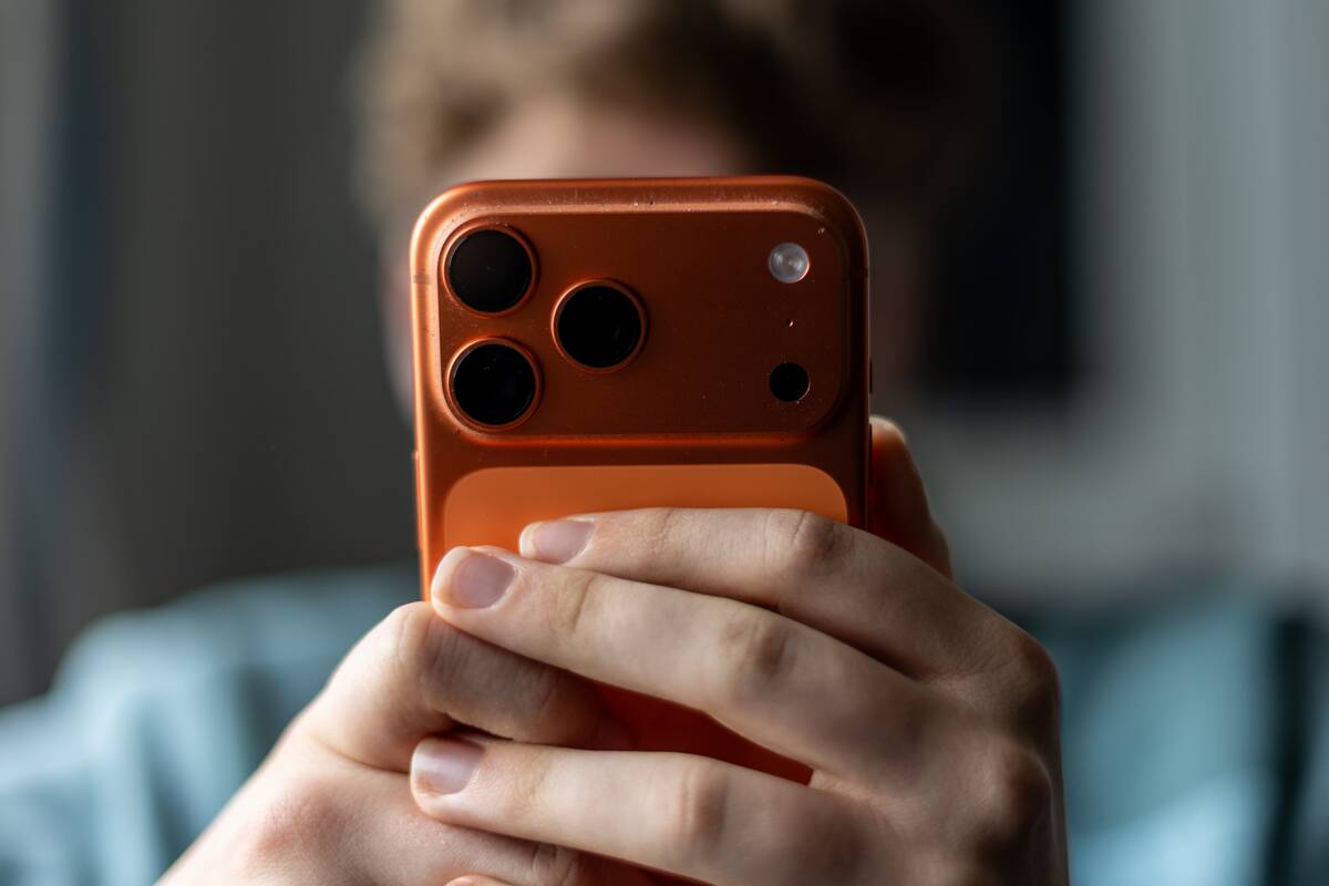 Australia Bans Social Media For Under 16s