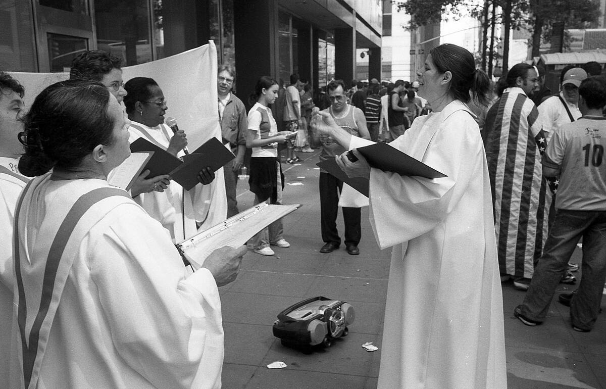 Choir Performs On 6th Avenue