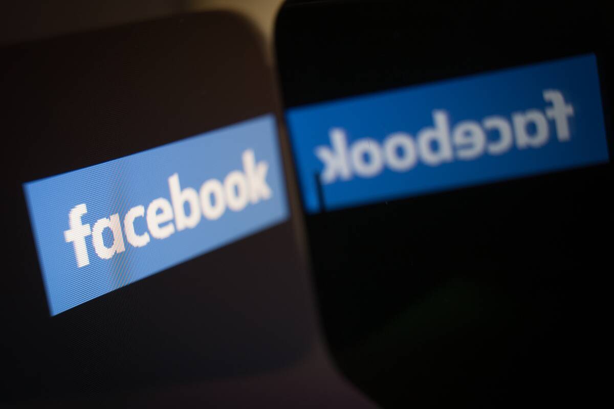 Facebook manipulates it's timeline, former employees say