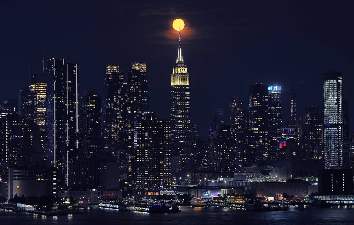 Full Strawberry Moon Rises in New York City