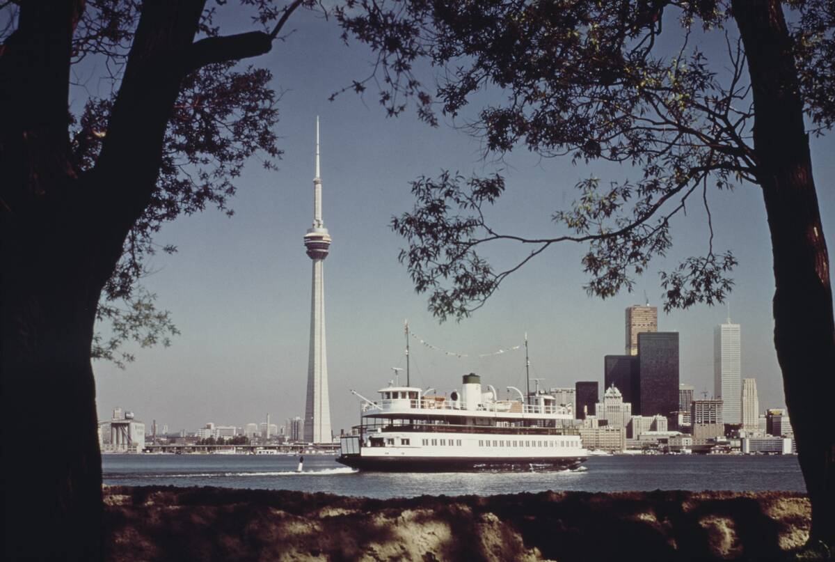 Lake Ontario And Toronto Skyline