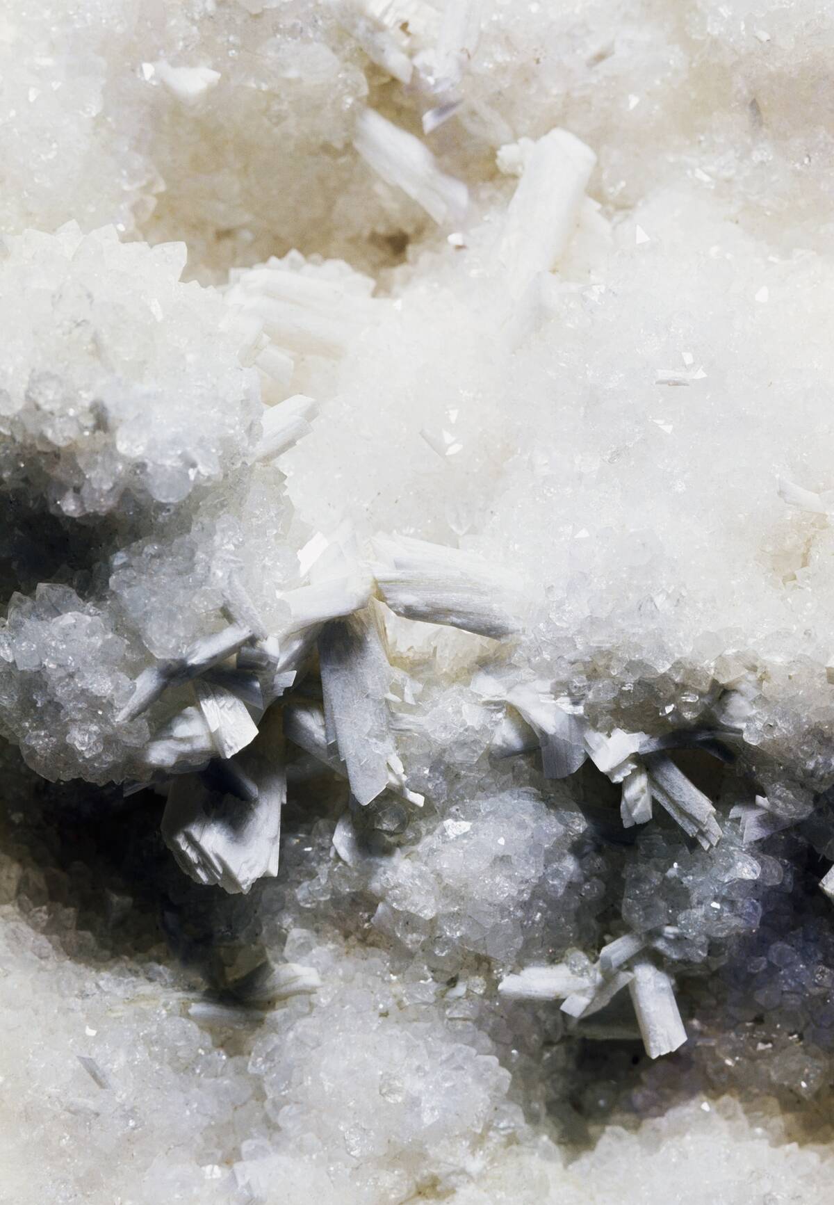 Laumontite, silicate, on Quartz, oxide...