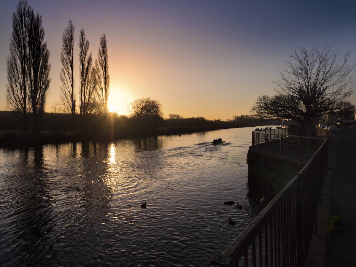 Misty winter sunrise at St Helens Wharf, Abingdon, with birds and rowers g1