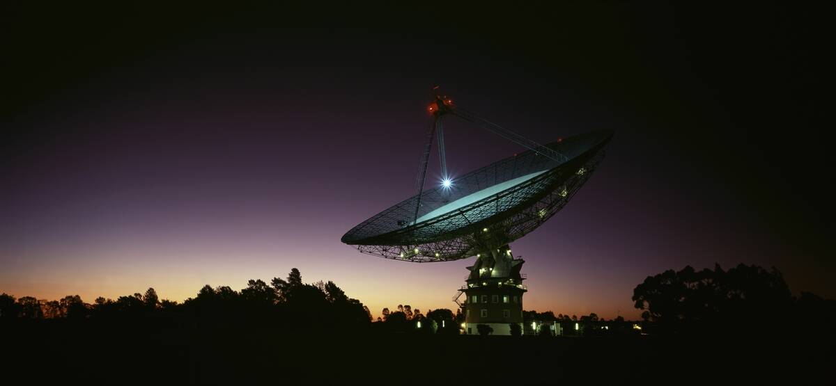 Parkes Radio-Telescope at night