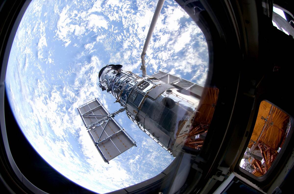 Space Shuttle Atlantis To Repair Hubble Space Telescope