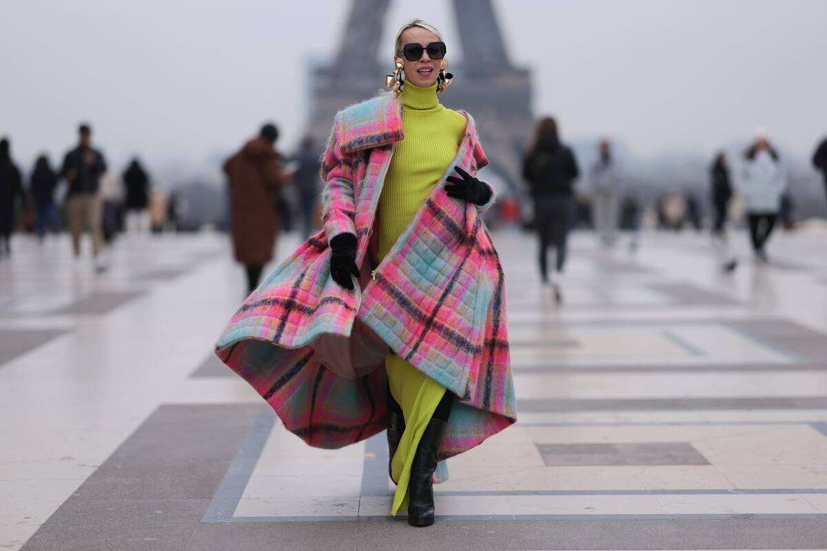 Street Style - Paris Fashion Week - Haute Couture Spring Summer : Day Two