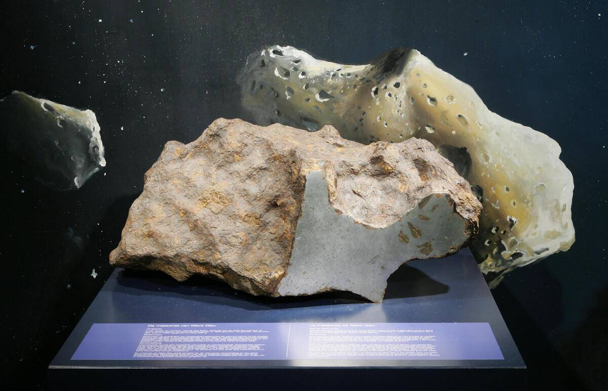 The Mont Dieu meteorite is diosplayed 02...