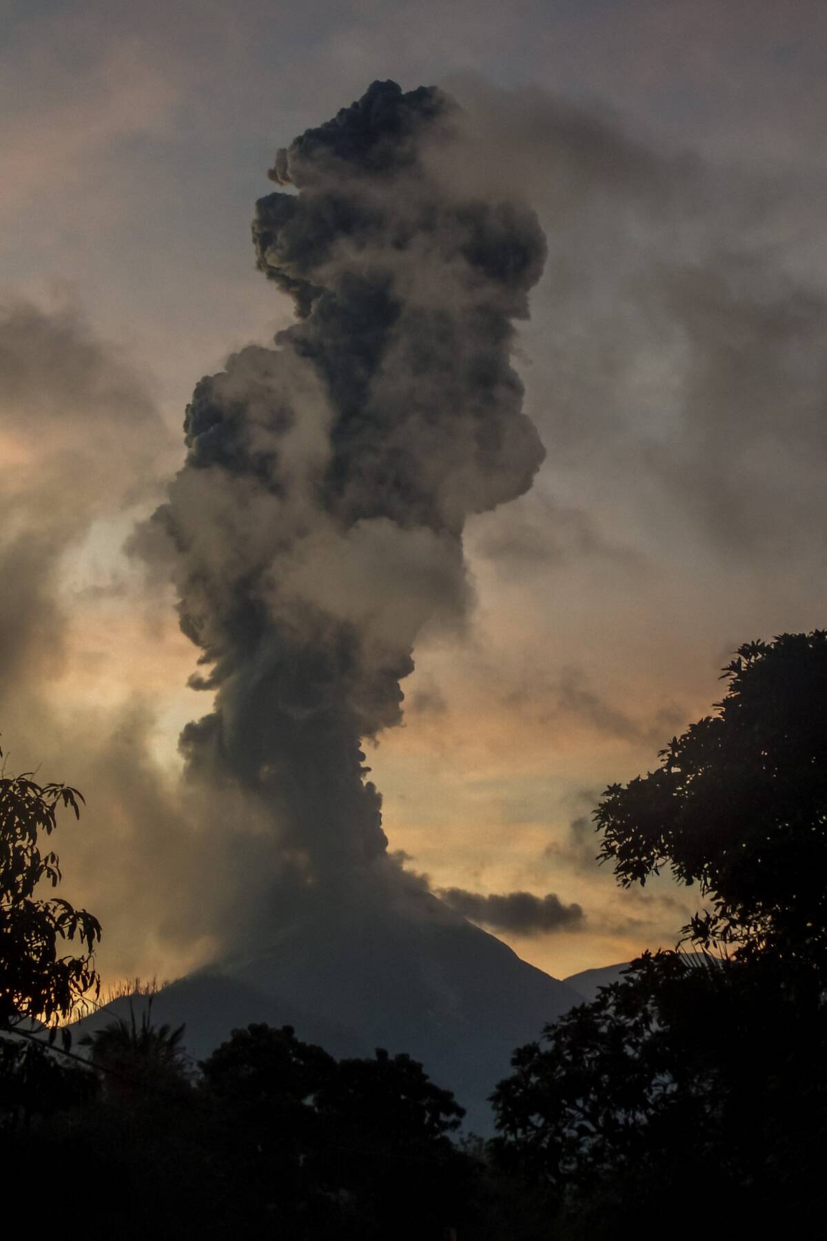 TOPSHOT-INDONESIA-VOLCANO