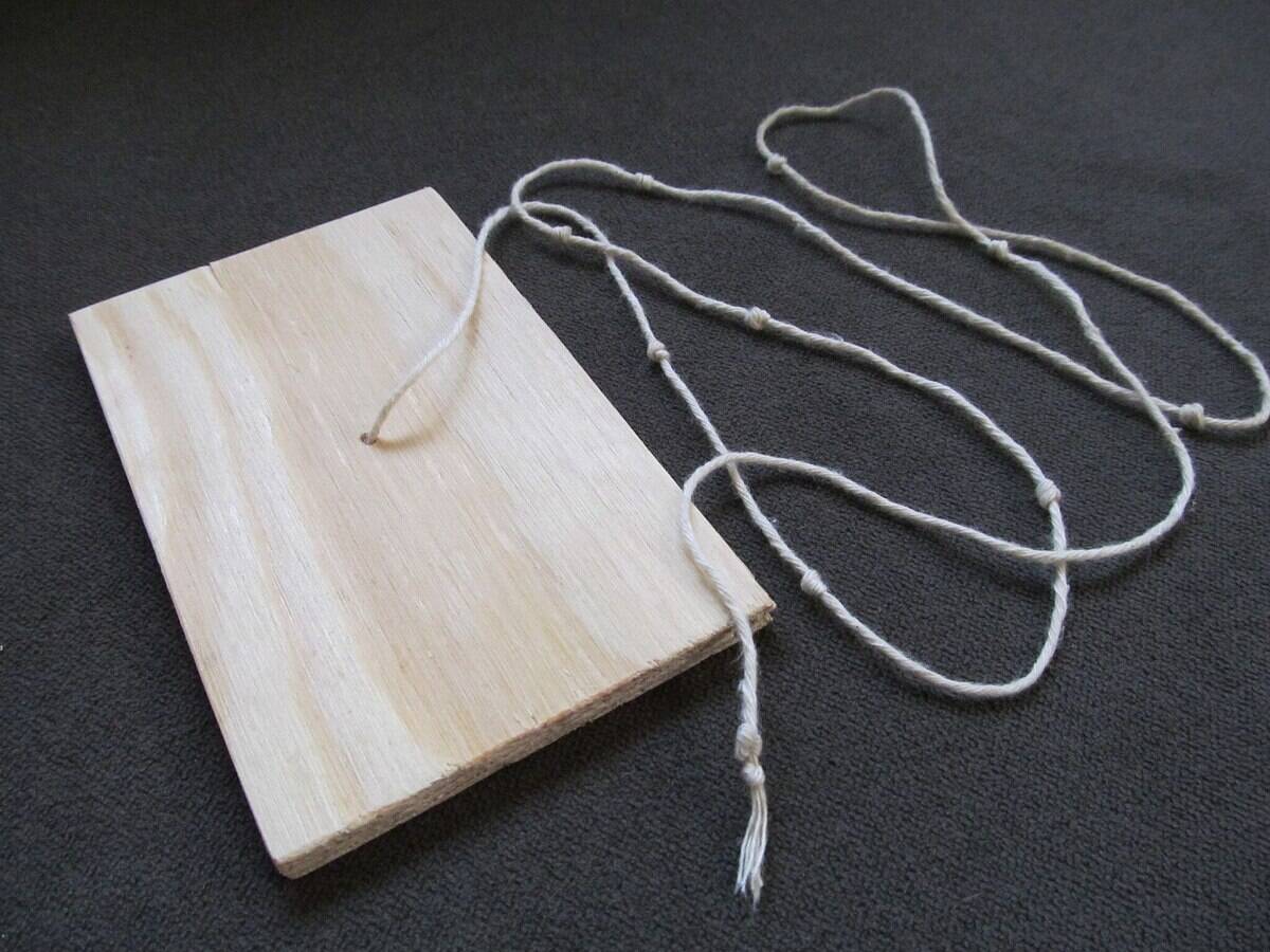 2048px-Simple_Wooden_Kamal_(Navigation)