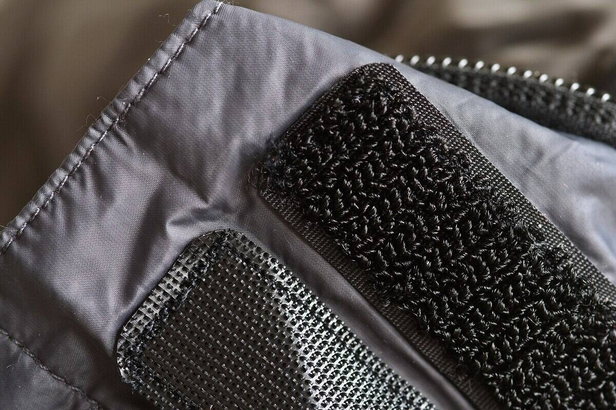 2048px-Suchý_zip_na_spacáku