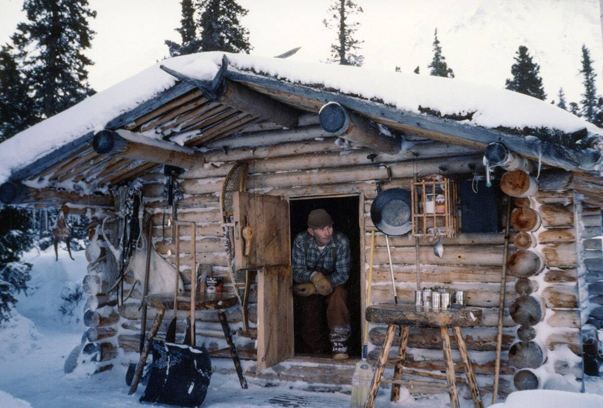 Richard_Proenneke_in_his_cabin