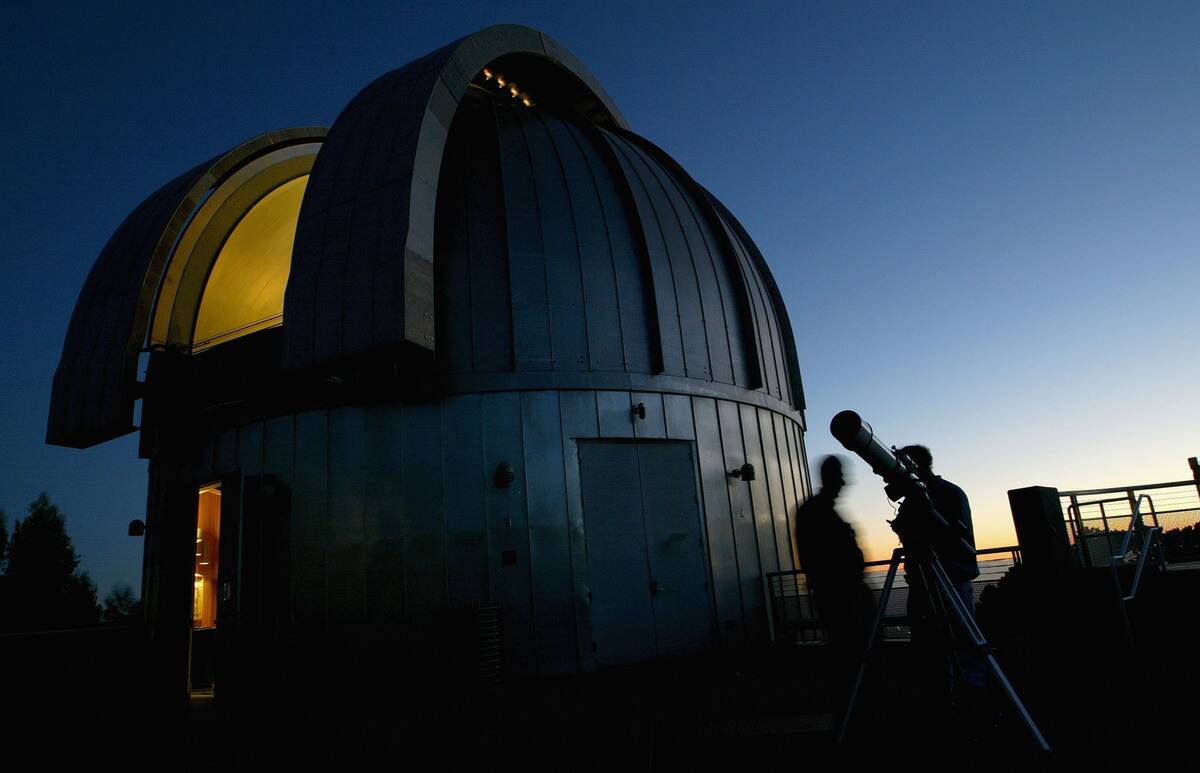 California Residents Wait To View Mars