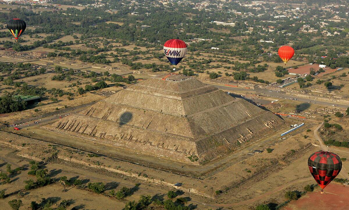 Hot air balloons fly over the Sun Pyrami...