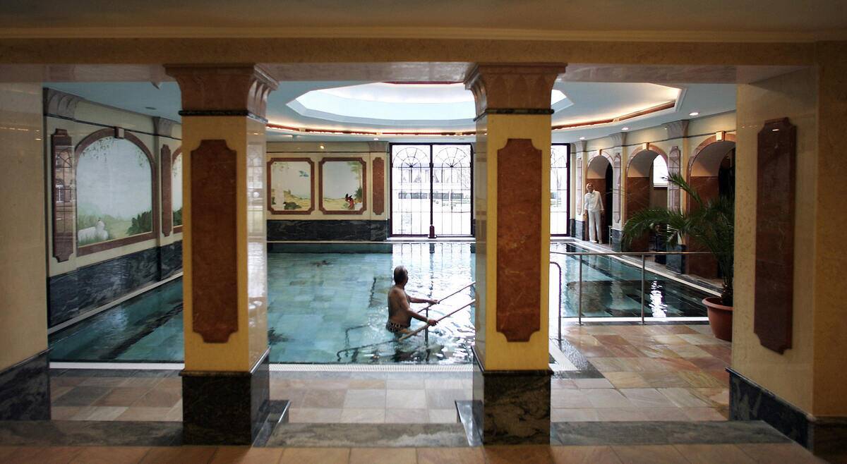 Picture taken 24 January 2006 shows a ma