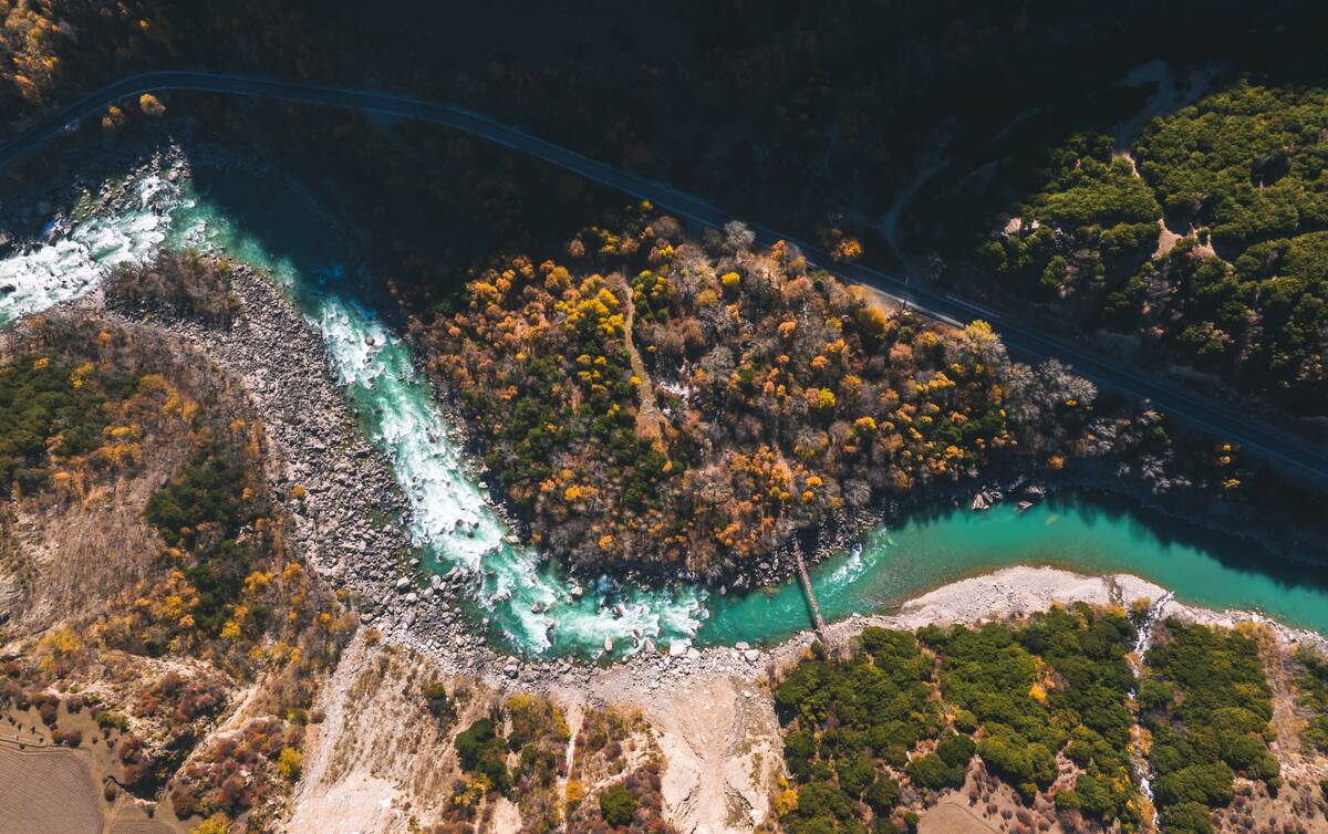Picturesque Autumn Scenery Coats Xizang's Nyingchi