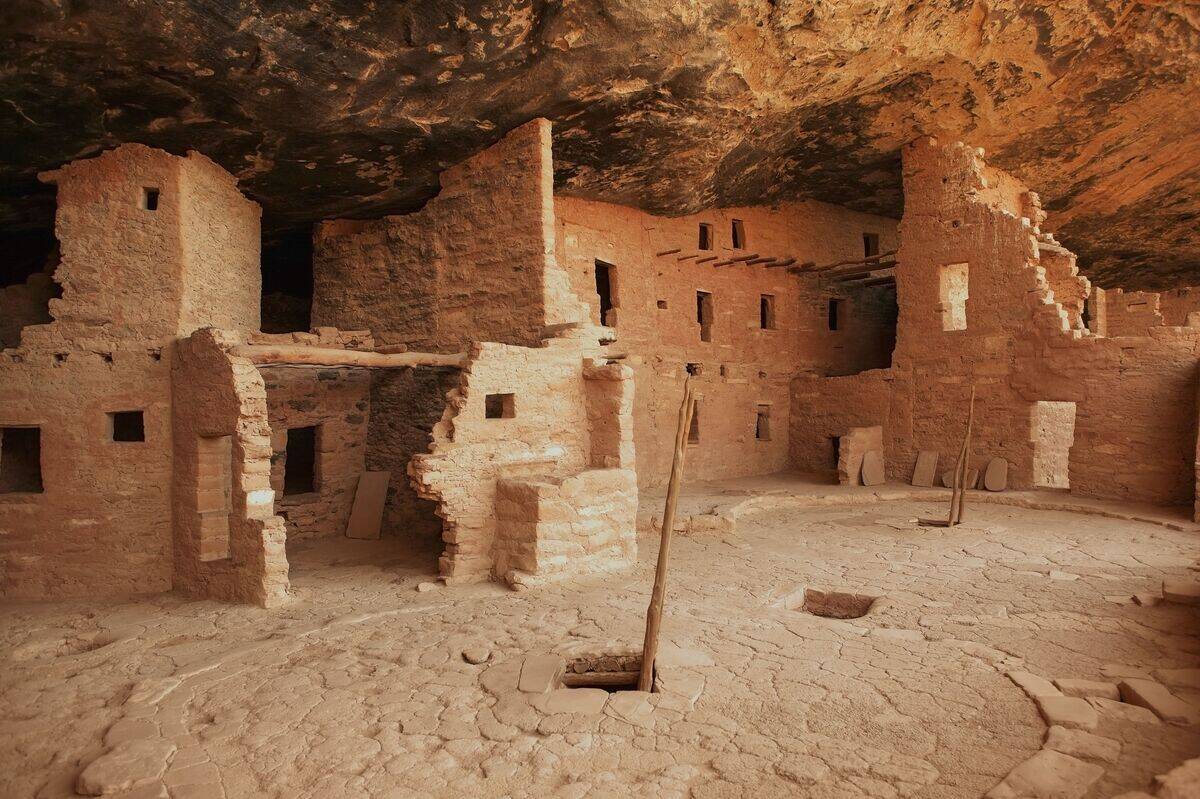 Ruins of cliff dwellings in Mesa Verde National Park