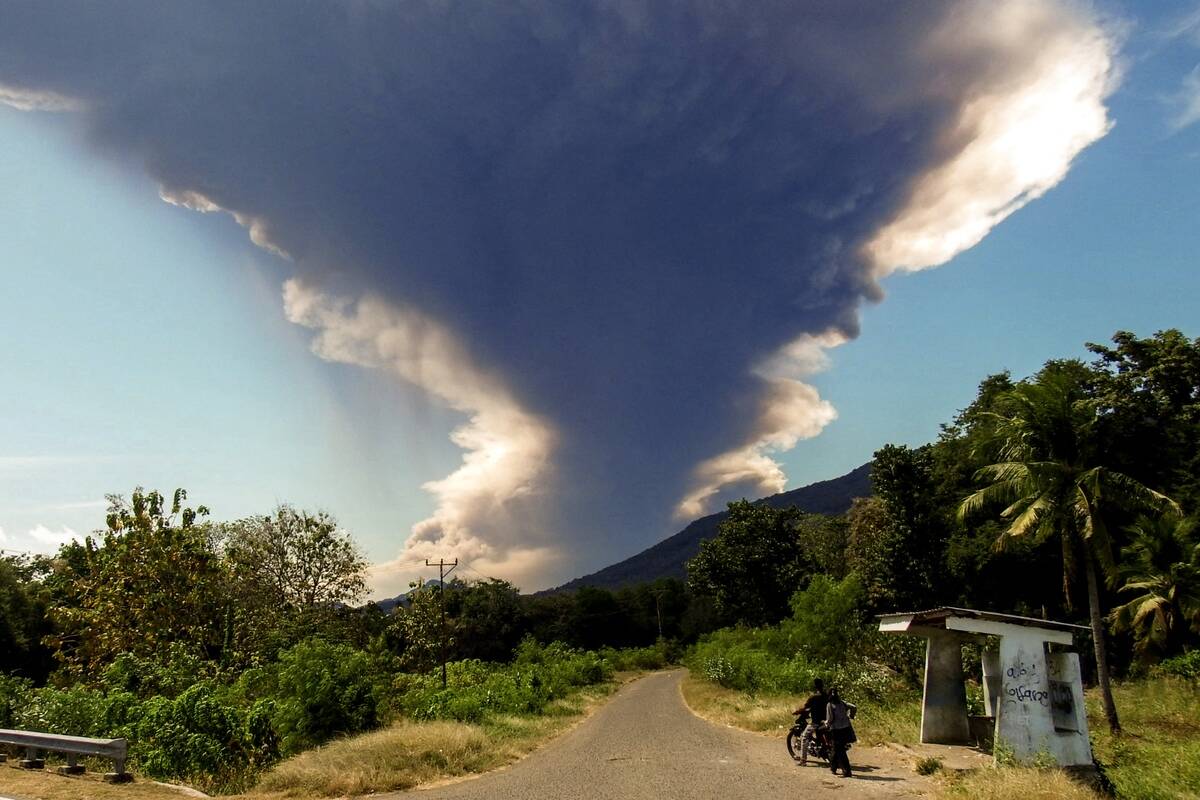 TOPSHOT-INDONESIA-VOLCANO