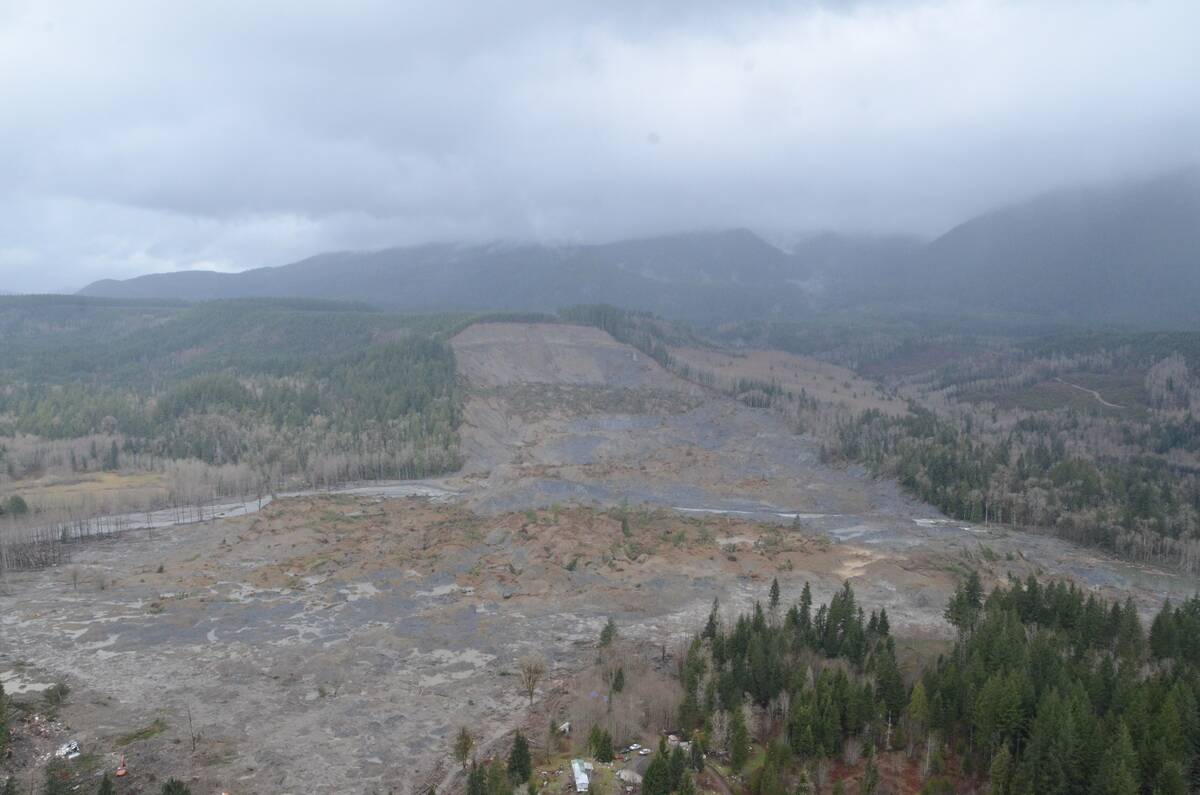 Oso_Mudslide_29_March_2014_aerial_view_1