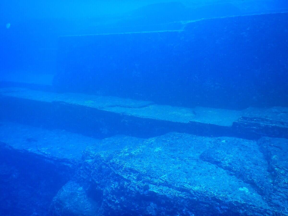 Yonaguni_Monument_Terraces_midpart_NWW