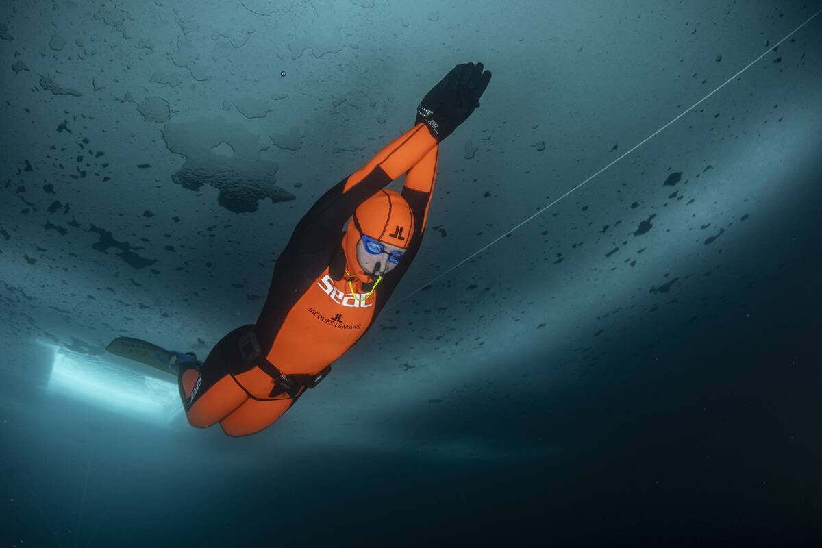 Dynamic Freedive Under Ice - Record Dive