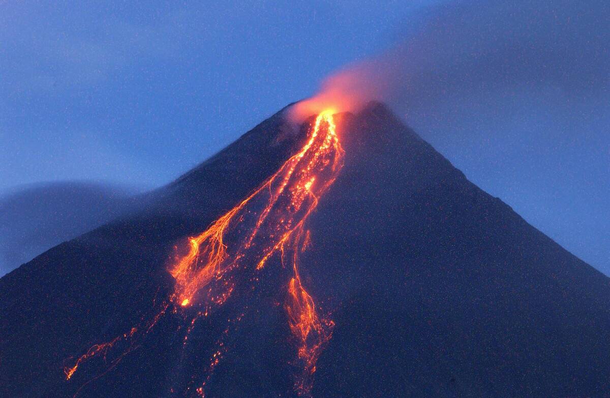 Mayon volcano spew flaming lava and boul