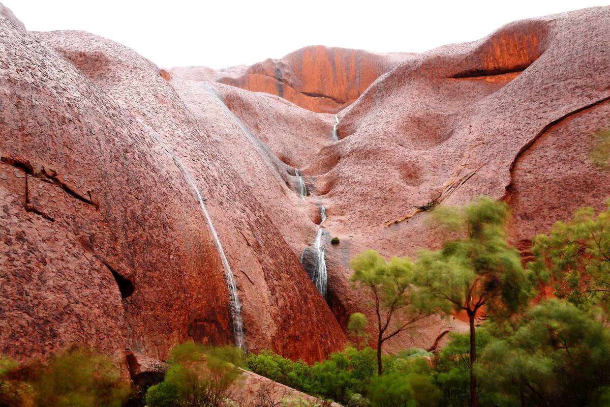 Scenes From Uluru Still Captivating Tourists