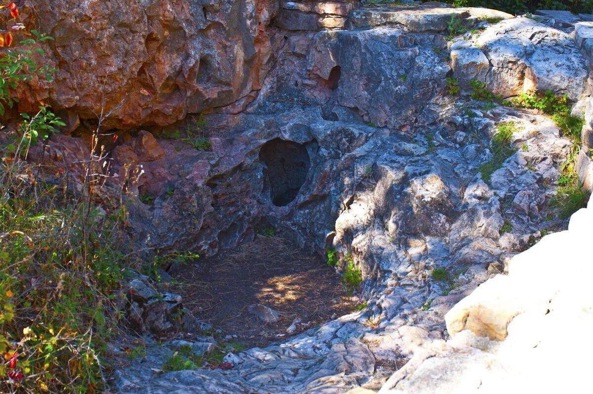 South Dakota, Hot Springs, Wind Cave National Monument, Natural Entrance