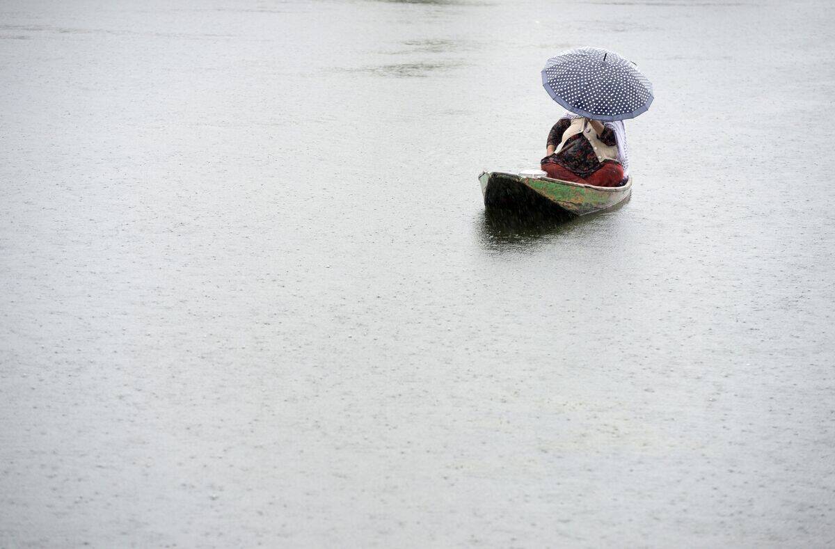 TOPSHOT-INDIA-KASHMIR-WEATHER