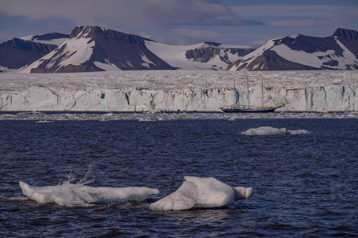 Turkish scientific team conducted observations and measurements of the interpolar atmosphere and ocean