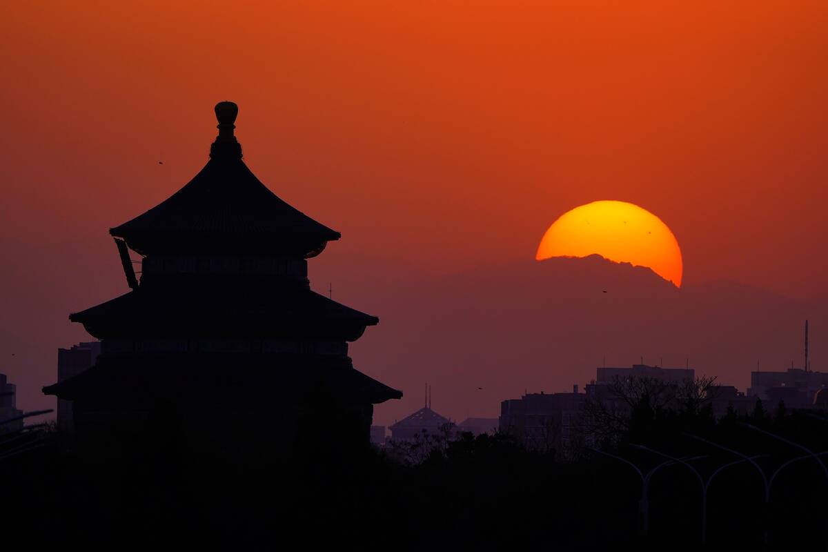 Spectacular Sunrise And Sunset Mark Spring Equinox