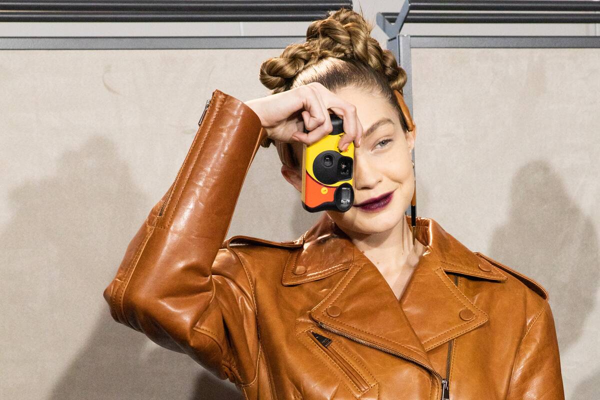 Fendi - Backstage - Milan Fashion Week Fall/Winter 2020-2021