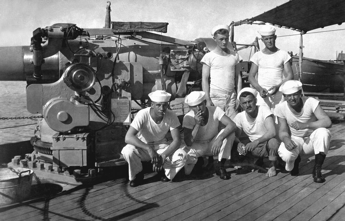 Five Inch Gun And Its Crew