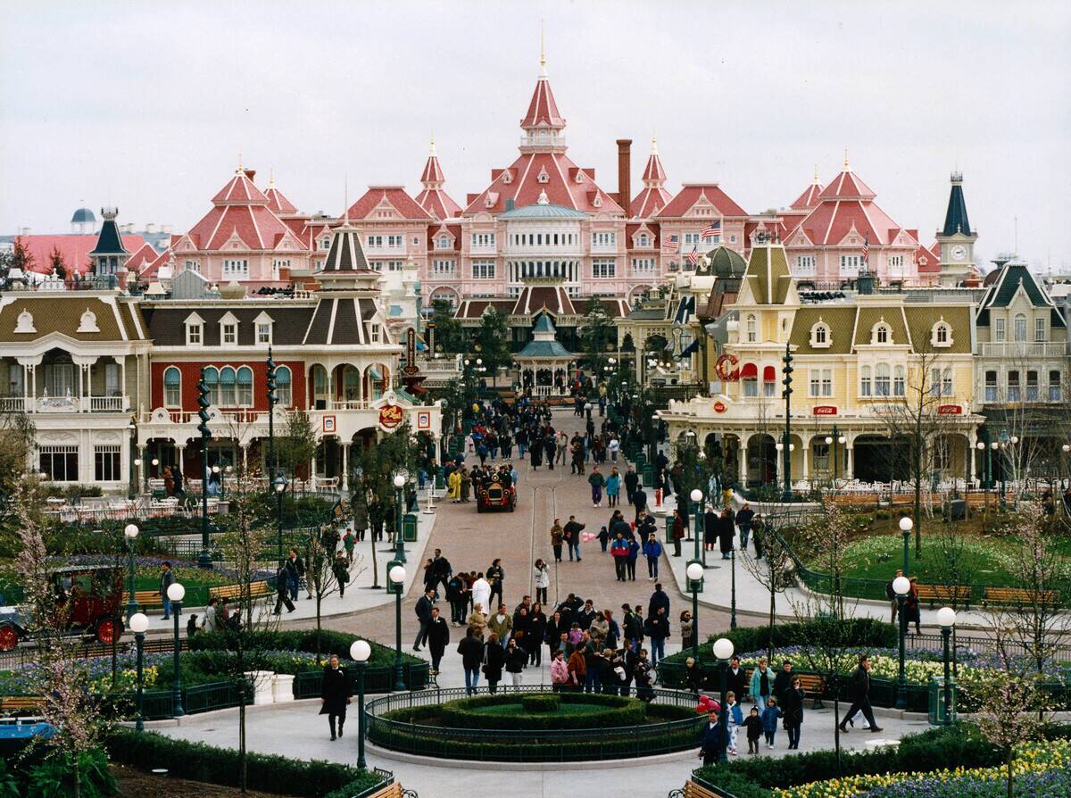 In Disneyland Paris : Main Street at the entrance of the park in Marne la Vallee (former EuroDisney in 1992-1995)