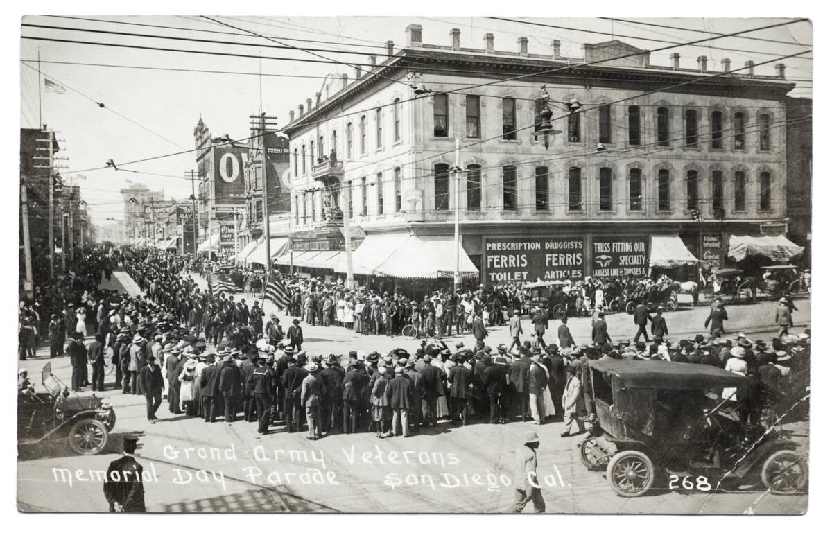 San Diego - Vintage Postcard / Memorial Day Parade
