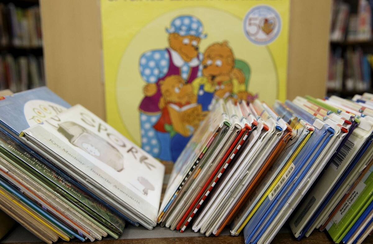 Inside The Santa Clarita Public Library Valencia Branch As U.S. Libraries Are Outsourced
