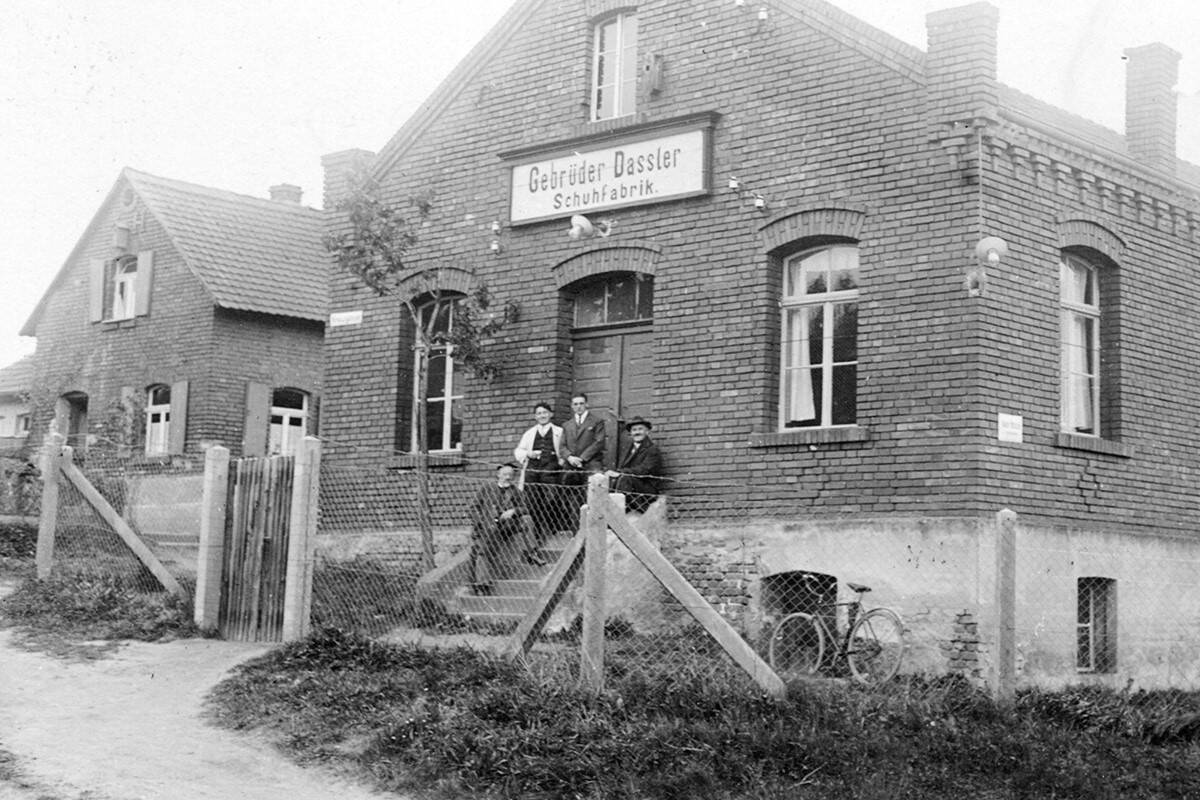 Adidas_shoe_factory_1928