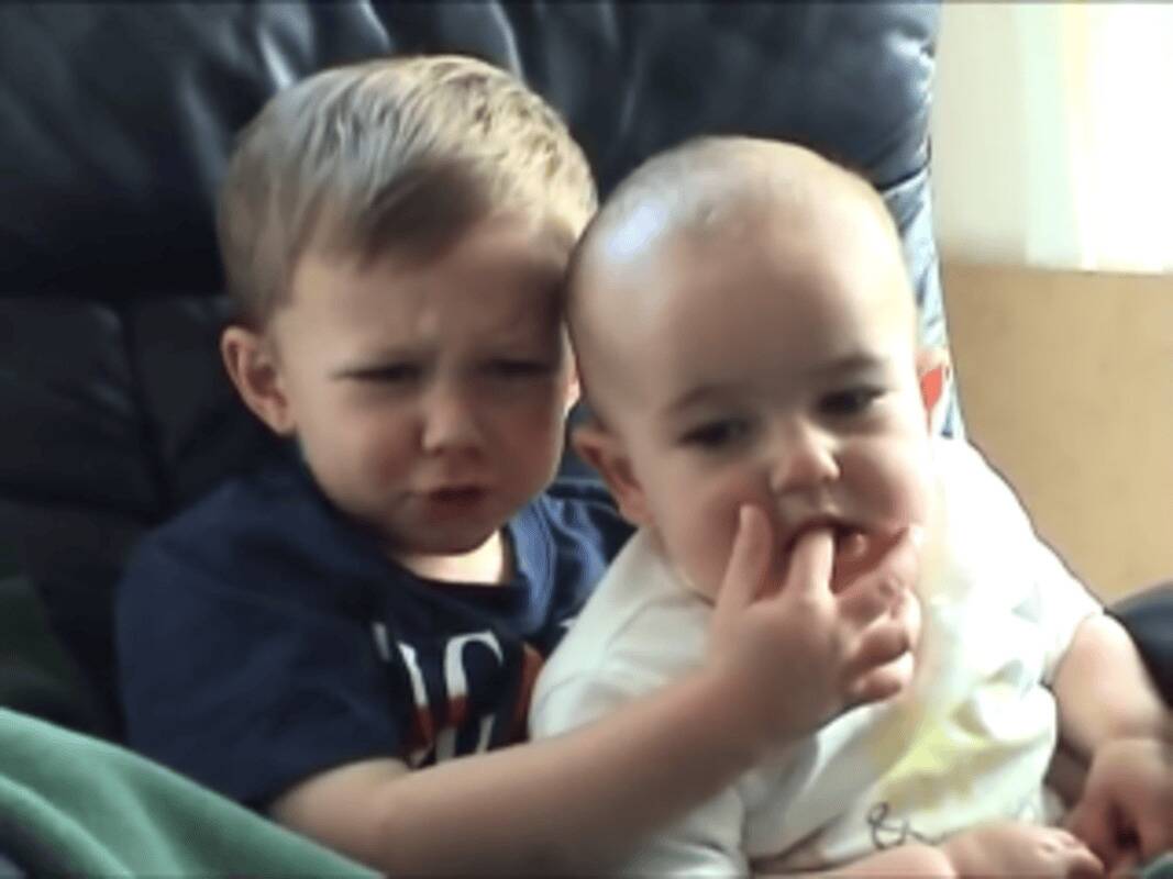 Charlie_Bit_My_Finger_screenshot (1)